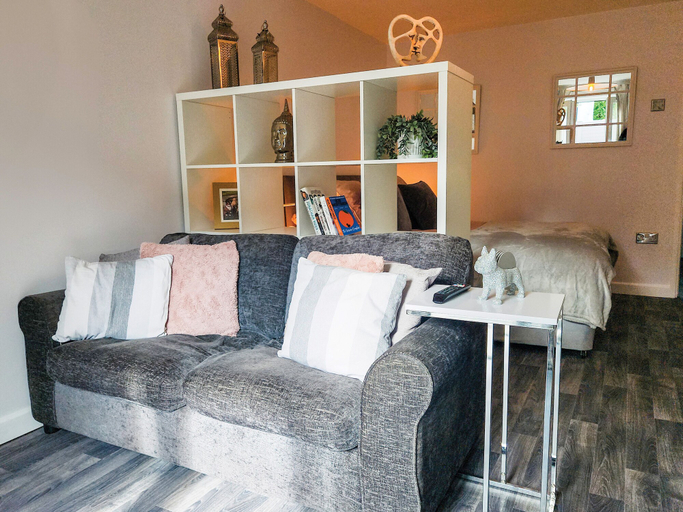 Living area 5, Portway Nook - 1 Bed Studio - Bishopston, Swansea