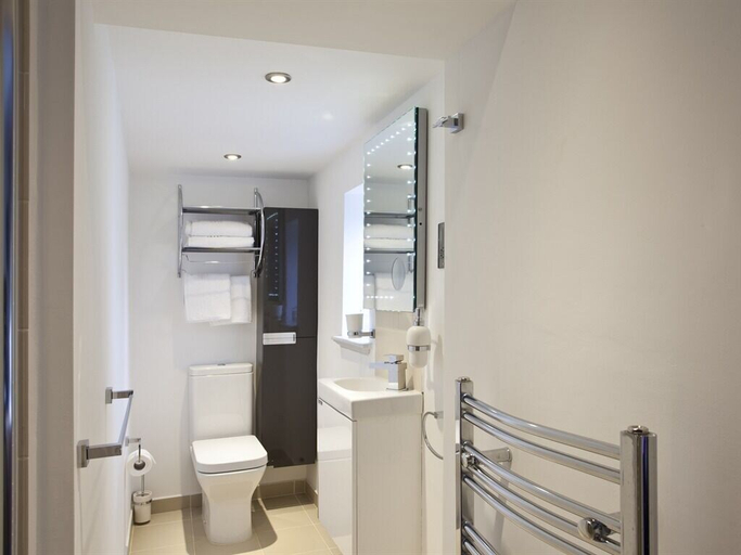 Bathroom 2, Burton Stone Inn, York