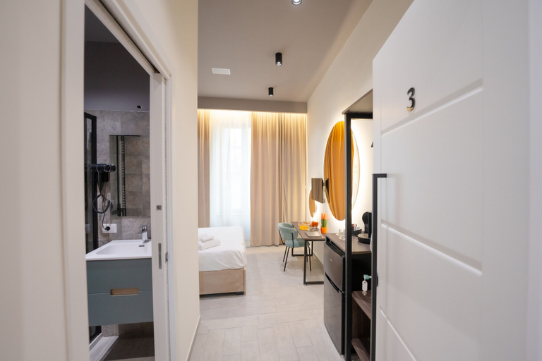 Bedroom 2, Piezz' è sole, Napoli