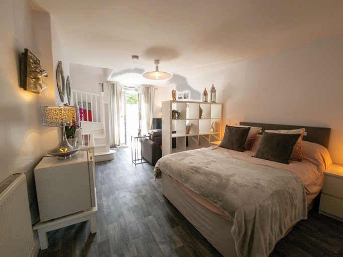 Room 3, Portway Nook - 1 Bed Studio - Bishopston, Swansea