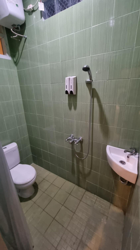 Bathroom 4, Sukun Boutique Hotel Cilacap Managed by GHM, Cilacap