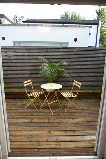 Others 5, Inviting & Secluded 1BD House w/ Patio - Peckham!, London