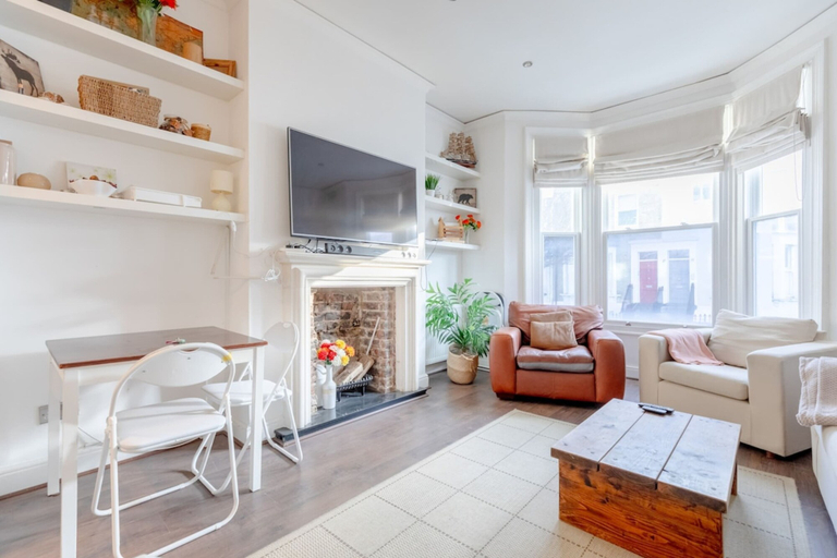 Others 3, Radiant and Roomy 2BD Flat - Fulham!, London