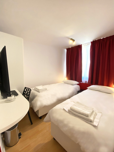 Bedroom 2, Citizen suites