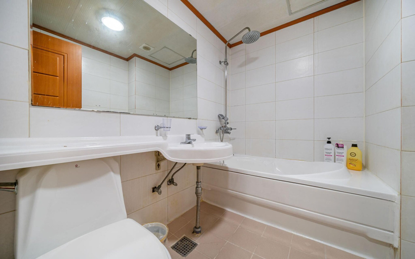 Bathroom 4, Donghae Lisa Hotel, Donghae
