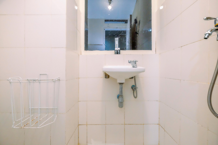Bedroom 4, Warm and Cozy Living Studio Bogor Valley Apartment By Travelio, Bogor