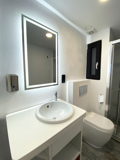 Bathroom 3, Citizen suites