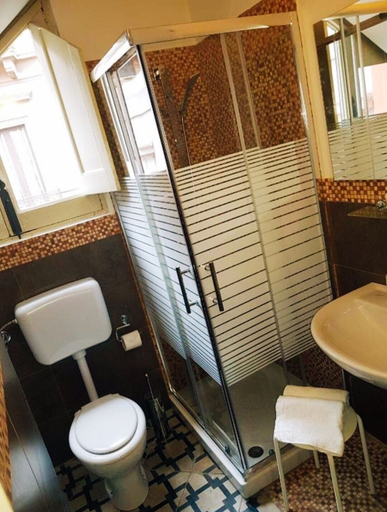 Bathroom 5, Central Suites, Catania