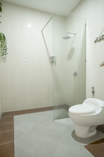 Bathroom 5, Uluwatu Cliff Apartments 1, Badung
