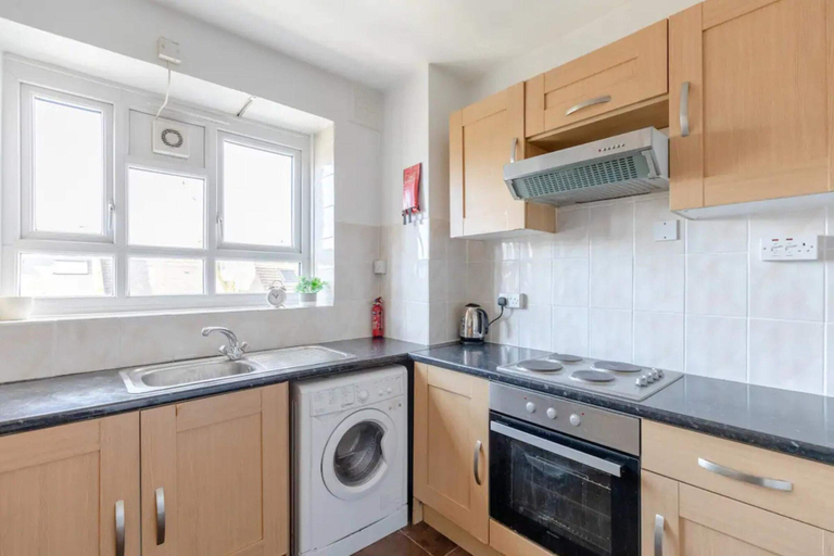 Others 3, Cosy 4BD Flat W/private Balcony - Nine Elms!, London