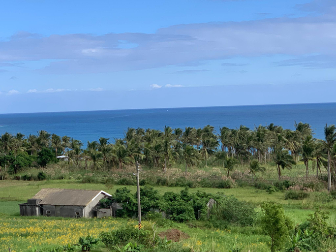 Exterior & Views 8