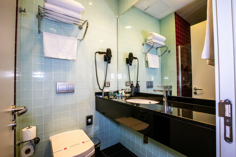 Bathroom 5, Ramada Encore by Wyndham Istanbul Kartal, Pendik