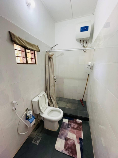 Bathroom 3, Babalao Bungalows, Kaskazini 'A'