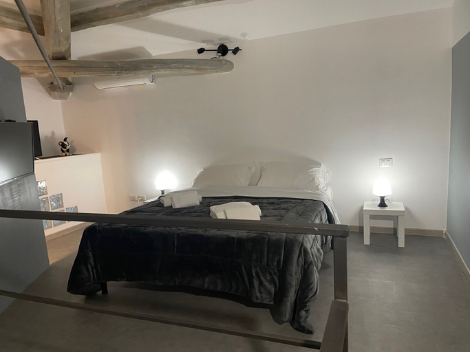 Bedroom 3, Re di Roma, Roma