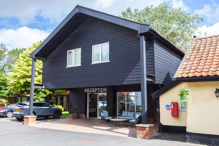 Exterior & Views