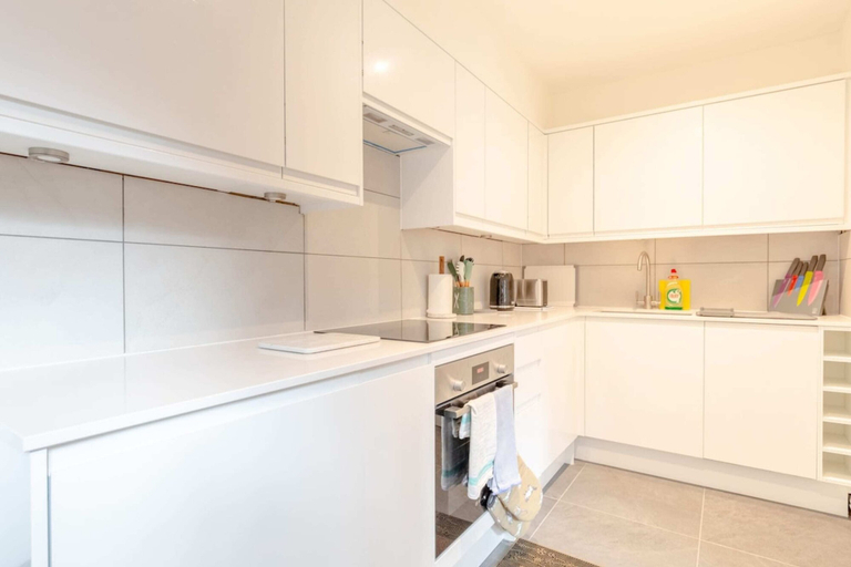 Others 4, Beautifully Presented 2BD Flat W/patio- Kensington, London