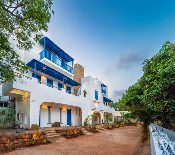 Exterior & Views