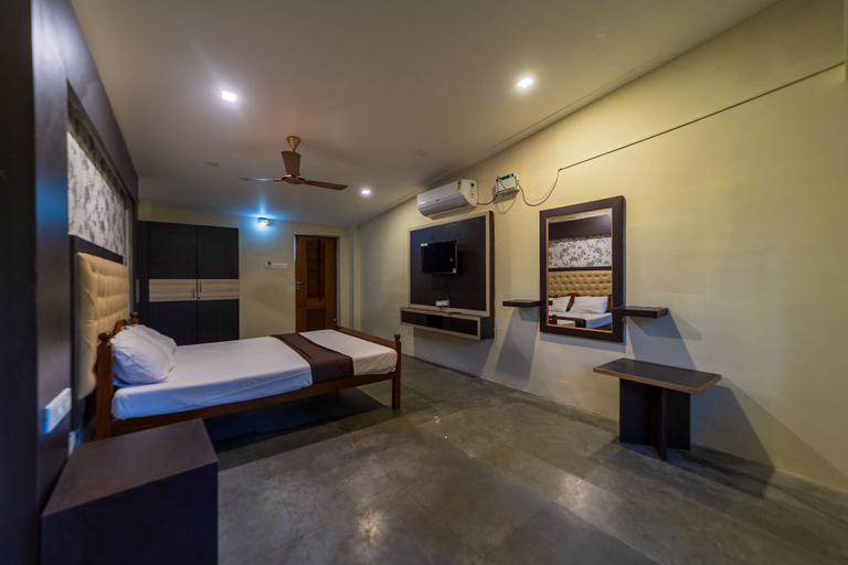 Others 4, La Courtyard, Viluppuram