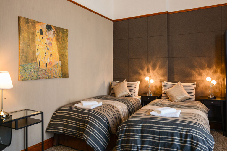Bedroom 2, Tanes Hotel, Cardiff