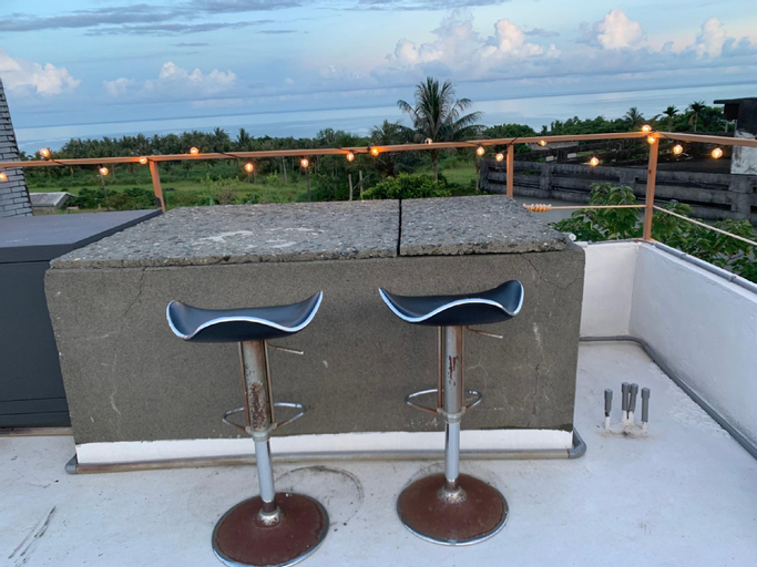 Exterior & Views 9
