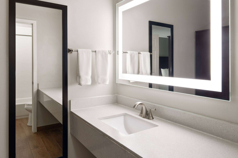 Bathroom 4, Wingate by Wyndham Cedar City, Iron