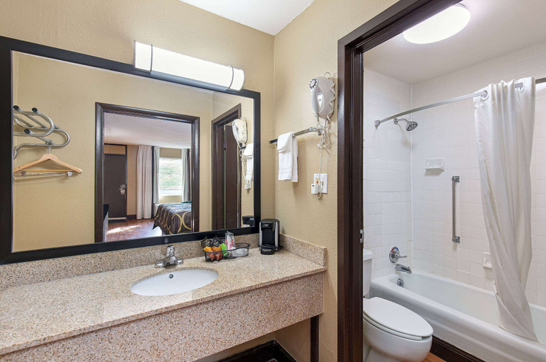 Bathroom 4, Super 8 by Wyndham Kingsport, Sullivan