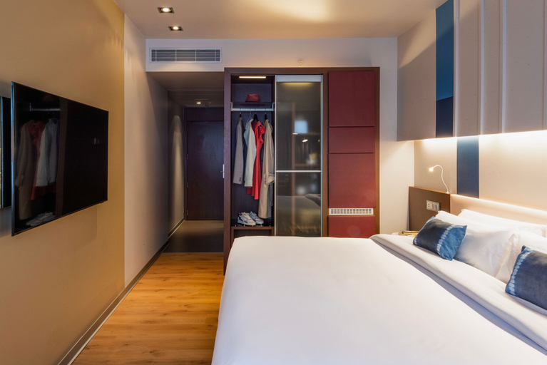 Bedroom 3, voco Madrid Retiro by IHG, Madrid