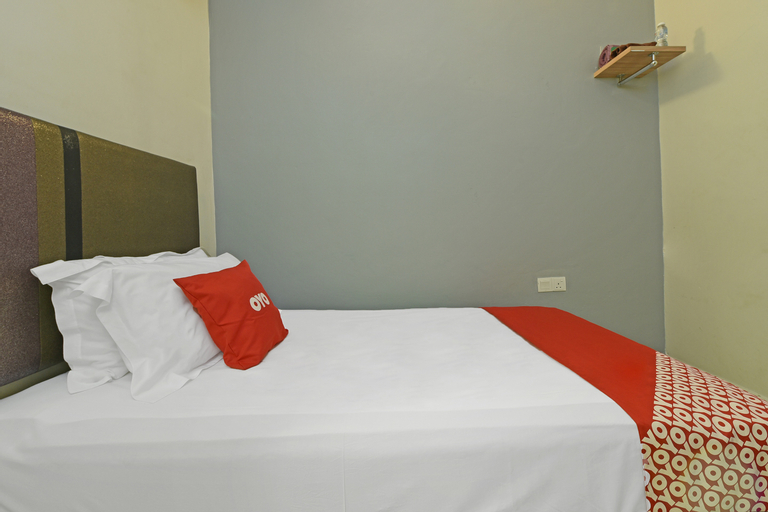 Bedroom 3, OYO 90553 Hotel 24 Seven, Kuantan
