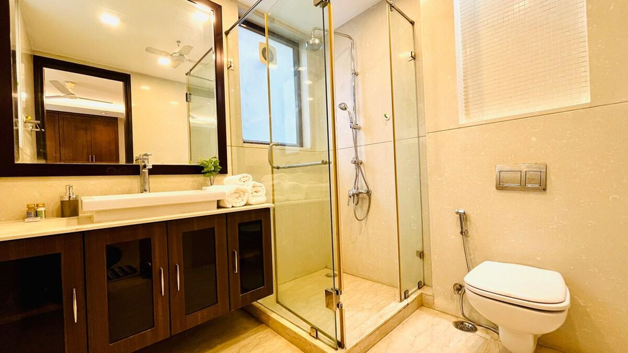 Bathroom 3, BluO 4BHK Safdarjung Enclave - Balcony, Lift, Delhi