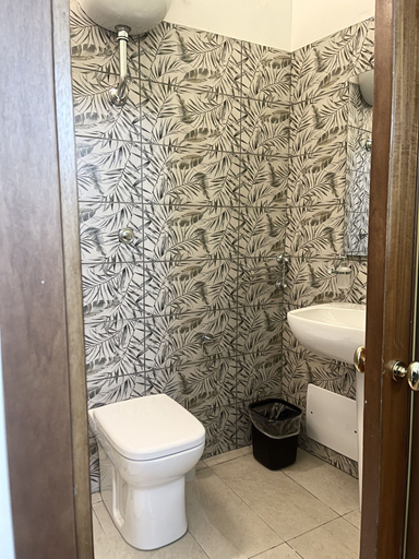 Bathroom 5, House Caracciolo, Napoli
