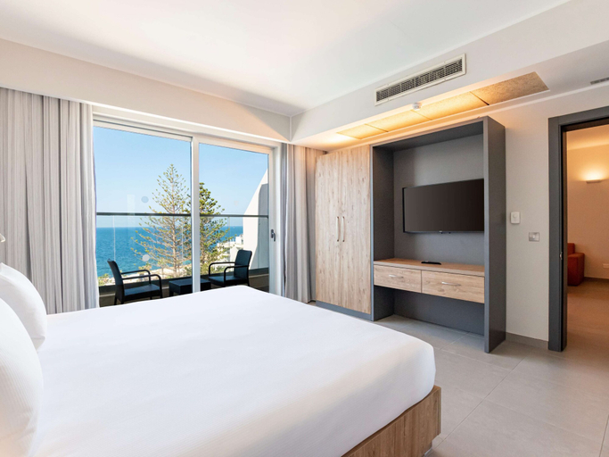 Bedroom 4, DoubleTree by Hilton Malta, Saint Paul's Bay