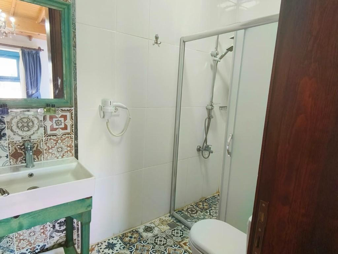 Bathroom 4, Büyükada Mavi Palas Hotel, Adalar