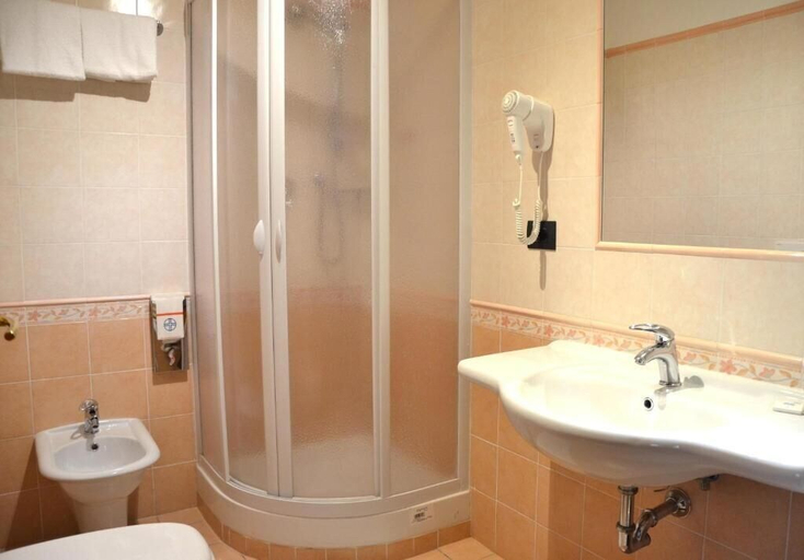Bathroom 5, Hotel Mia Cara, Florence