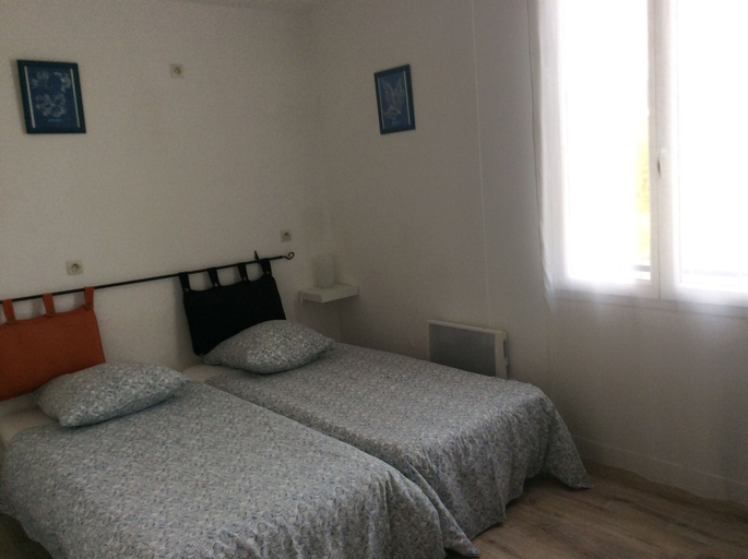 Bedroom 3, Les Fleurs Bleues, Hérault