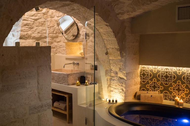 Bathroom 5, La Mandorla Luxury Trulli, Bari