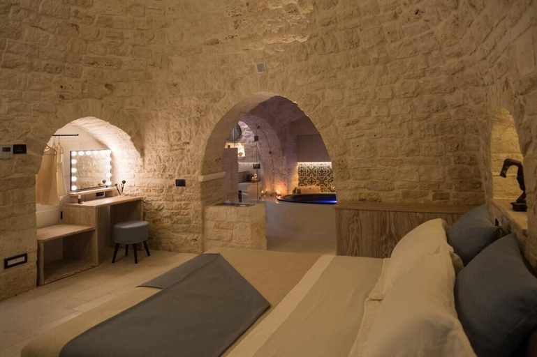 Bedroom 2, La Mandorla Luxury Trulli, Bari