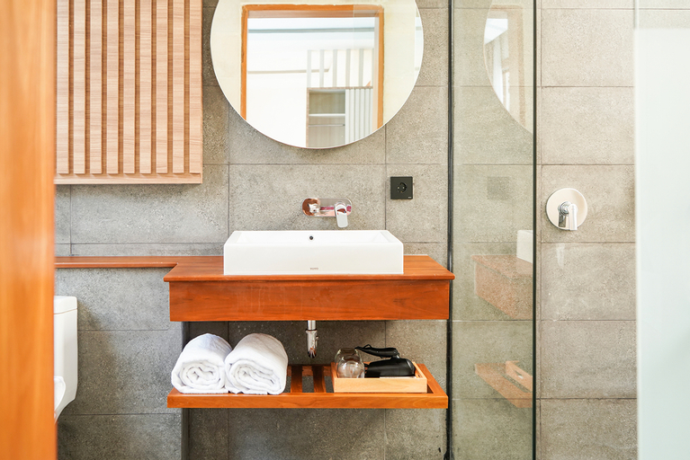 Bathroom 23