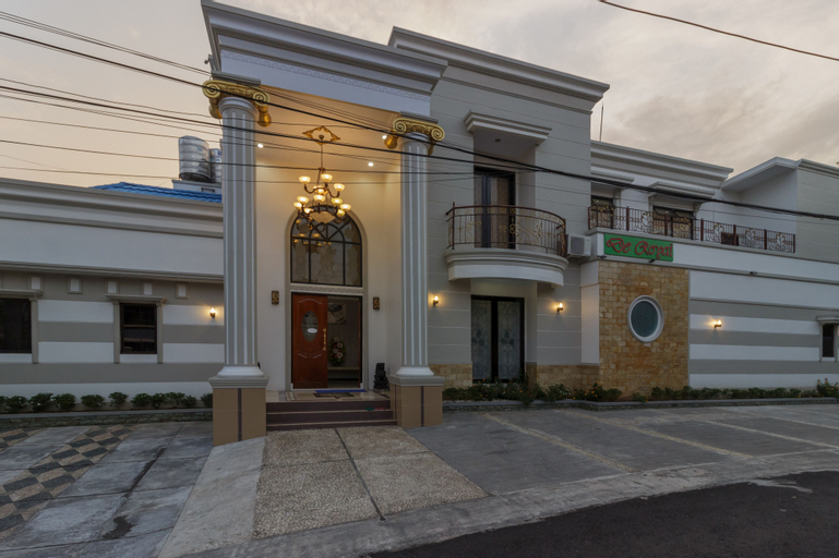Exterior & Views 2, RedDoorz Plus near Pantai Malalayang Manado, Manado
