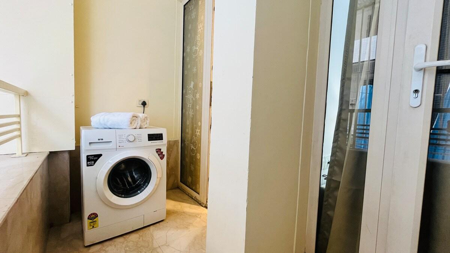 Bathroom 3, BluO 4BHK Safdarjung Enclave - Balcony, Lift, Delhi