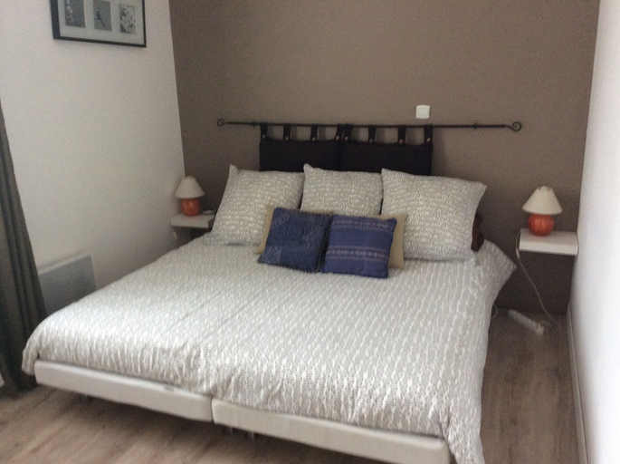 Bedroom 3, Les Fleurs Bleues, Hérault