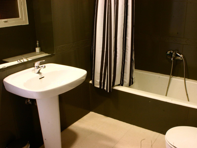 Bathroom 2, Hostal El Ninot, Barcelona