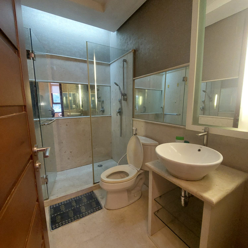 Bathroom, Apartement Dago Butik Luxury 2BR By Mike Living, Bandung