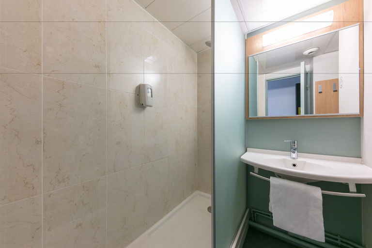 Bathroom 4, B&B HOTEL Toulouse Centre Canal du Midi, Haute-Garonne
