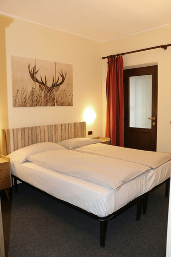 Bedroom 3, Roulette Apartments, Sondrio