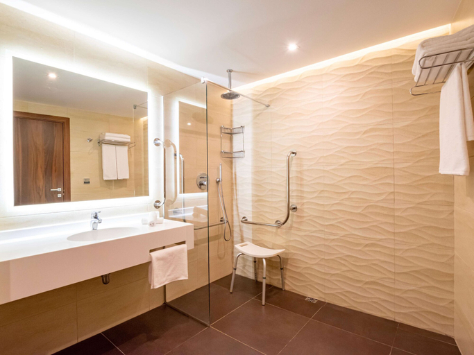 Bathroom 5, DoubleTree by Hilton Malta, Saint Paul's Bay