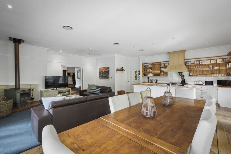 Food & Drinks, Magical Lucindale - 4 Bedroom House, Huon Valley