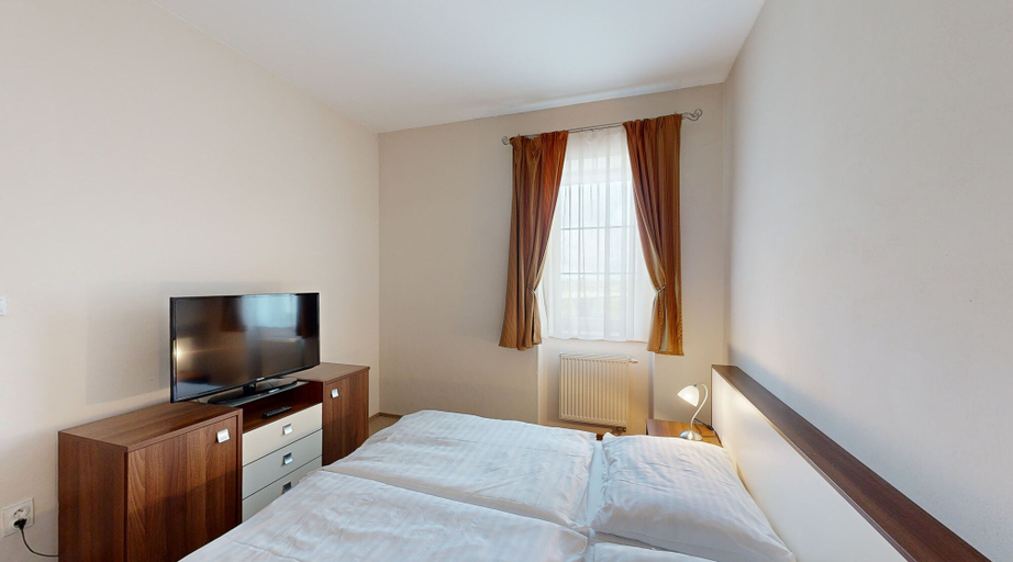 Bedroom 2, Klaudia's Hotel & Restaurant, Dunajská Streda