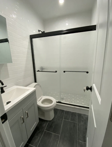 Bathroom, Staten Island Private Apartment, New York