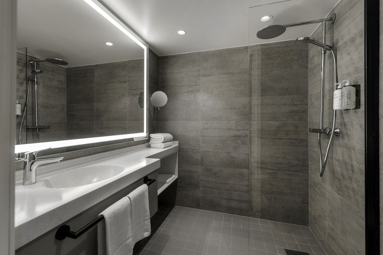 Bathroom 3, Original Sokos Hotel Vantaa, Uusimaa