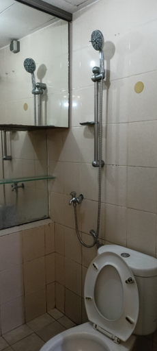 Bathroom, Betah Apartment at Green Palace Kalibata, Jakarta Selatan